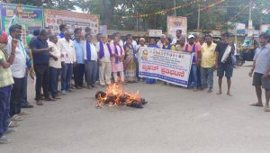 Turuvekere: ಅಂಬೇಡ್ಕರ್ ರವರನ್ನು ಅವಮಾನಿಸಿದ ಕೇಂದ್ರ ಗೃಹ ಸಚಿವ ಅಮಿತ್ ಶಾ ವಿರುದ್ಧ ಬೃಹತ್ ಪ್ರತಿಭಟನೆ.