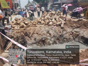 Turuvekere: ಸಾರ್ವಜನಿಕರಿಗೆ ಮಾರಕವಾಗಿದ್ದ ರಸ್ತೆ ಗುಂಡಿಗೆ, ಕೊನೆಗೂ ಮುಕ್ತಿ ಕೊಟ್ಟ ನೂತನ A E E ಅಧಿಕಾರಿ ಕಣ್ಮಣಿ ಟಿ.ಸಿ.