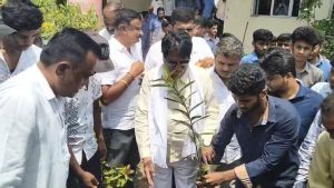 Turuvekere: MT ಕೃಷ್ಣಪ್ಪ ಅವರ ಹುಟ್ಟು ಹಬ್ಬದ ಹಿನ್ನೆಲೆ ಸರ್ಕಾರಿ ಐಟಿಐ ಕಾಲೇಜ್ ಆವರಣದಲ್ಲಿ ಸಸಿ ನೆಡುವುದರ ಮೂಲಕ ಶುಭಾಶಯ. 