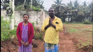 Turuvekere: ದಾರಿ ಕಾಣದೆ ಕಂಗಾಲಾಗಿದ್ದ ಬಡ ಕುಟುಂಬಕ್ಕೆ ದಾರಿದೀಪವಾದ ವಕೀಲರಾದ ಹರಿರಾಮ್, ತಹಸಿಲ್ದಾರ್ ಅಹಮದ್. 