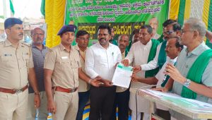 Turuvekere: ಕಲ್ಲು ಗಣಿಗಾರಿಕೆ ಶಾಶ್ವತವಾಗಿ ಸ್ಥಗಿತಗೊಳಿಸಿ, ರಾಜ್ಯಾಧ್ಯಕ್ಷ ಕೋಡಿಹಳ್ಳಿ ಚಂದ್ರಶೇಖರ್.