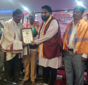 Tiptur: ಶಂಕರಪ್ಪ ಬಳ್ಳೇಕಟ್ಟೆ ಗೆ ಕರುನಾಡ ಸಾಧಕ ರತ್ನ ಪ್ರಶಸ್ತಿ ಪ್ರದಾನ.