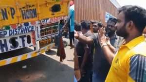 4year child accident in lalbagh bengaluru lorry accident